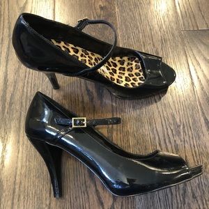 Tehari women’s high heels, size 10.